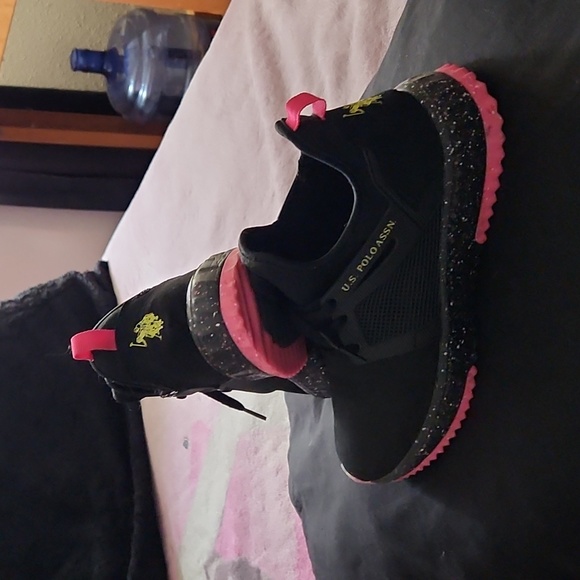 U.S Polo Assn. Size 7.5 in women's Black / Pink. - Picture 3 of 3